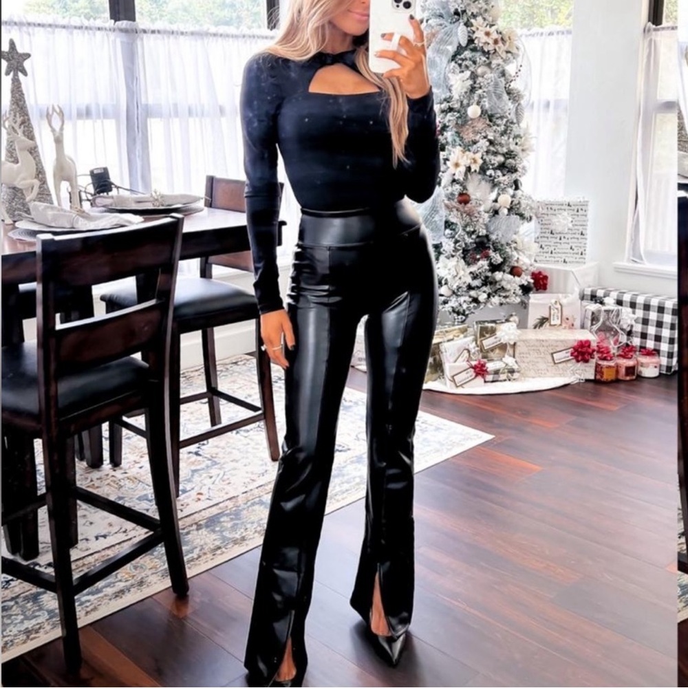 NWOT Abercrombie & Fitch Vegan Leather Split Hem pant size: XXS - Picture 2 of 3